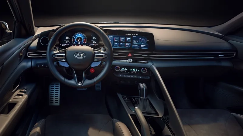 Phấn khích tột độ khi trải nghiệm lái thực tế Hyundai Elantra N