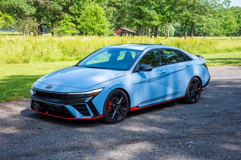 Tò mò không biết Hyundai Elantra N bao nhiêu mã lực nhỉ