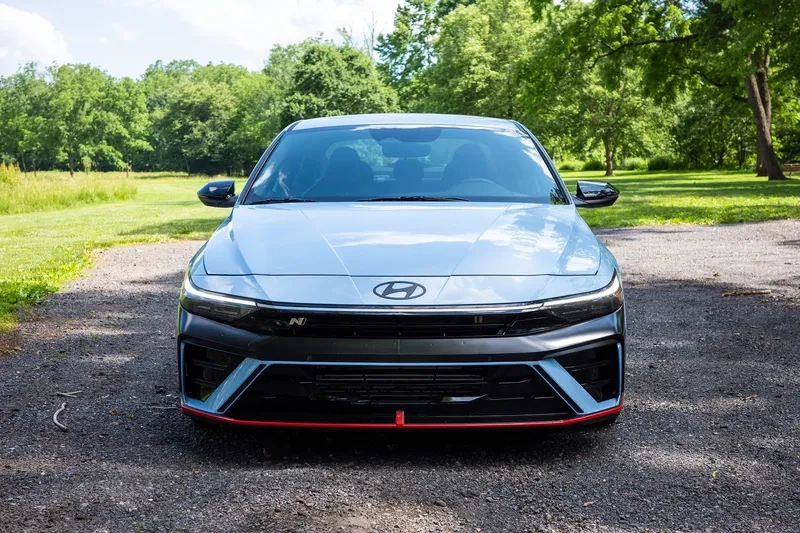 Ngắm trọn bộ hình ảnh thực tế Hyundai Elantra N tại Việt Nam