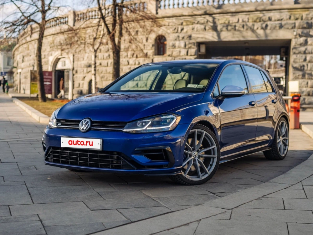 Sức mạnh vượt trội từ khối động cơ Volkswagen Golf R