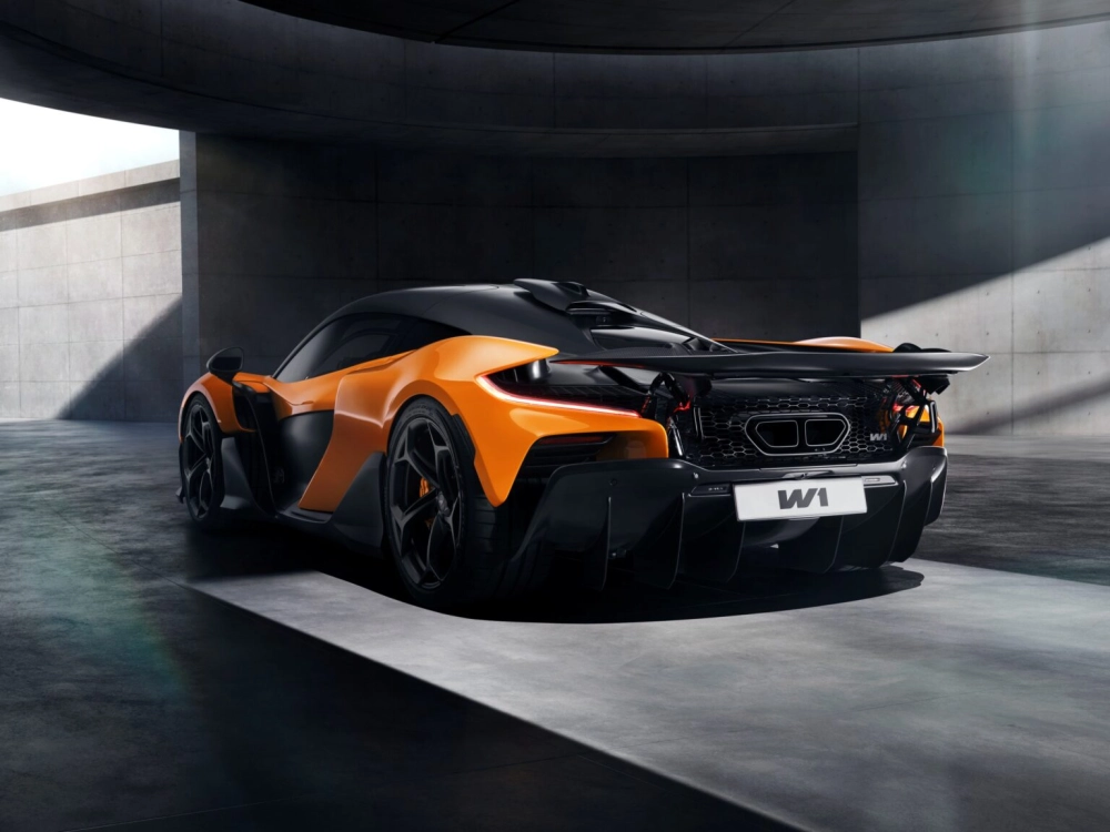 Bài viết thú vị so sánh McLaren W1 với siêu xe khác