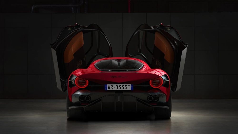 Sống động từng thước phim video trải nghiệm Alfa Romeo 33 Stradale