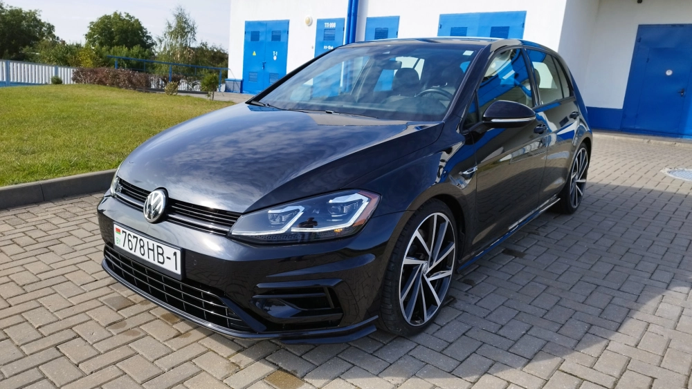 Ngắm nhìn trọn bộ hình ảnh thực tế Volkswagen Golf R đẹp