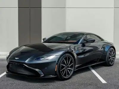 Aston Martin Vantage mẫu xe thể thao Anh quốc đầy mê hoặc