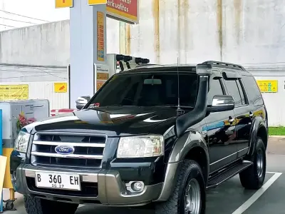 Ngắm nhìn Ford Everest độ mâm hầm hố và mạnh mẽ