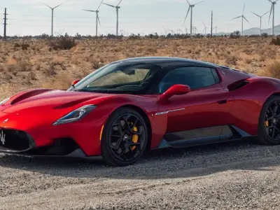 Ảnh Maserati MC20 khẳng định vị thế siêu xe danh giá